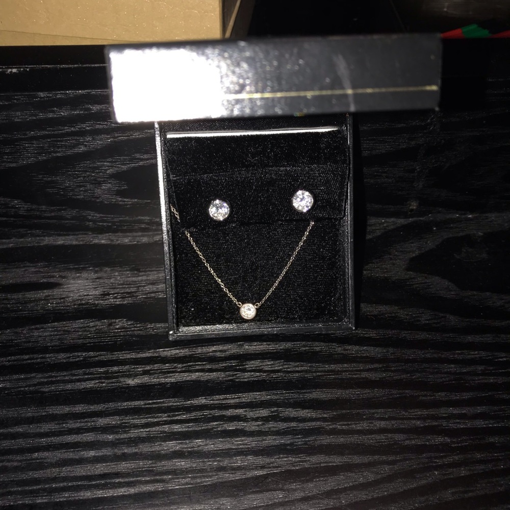 Elegant Sterling silver cubic zirconia set. - Picture 3 of 3